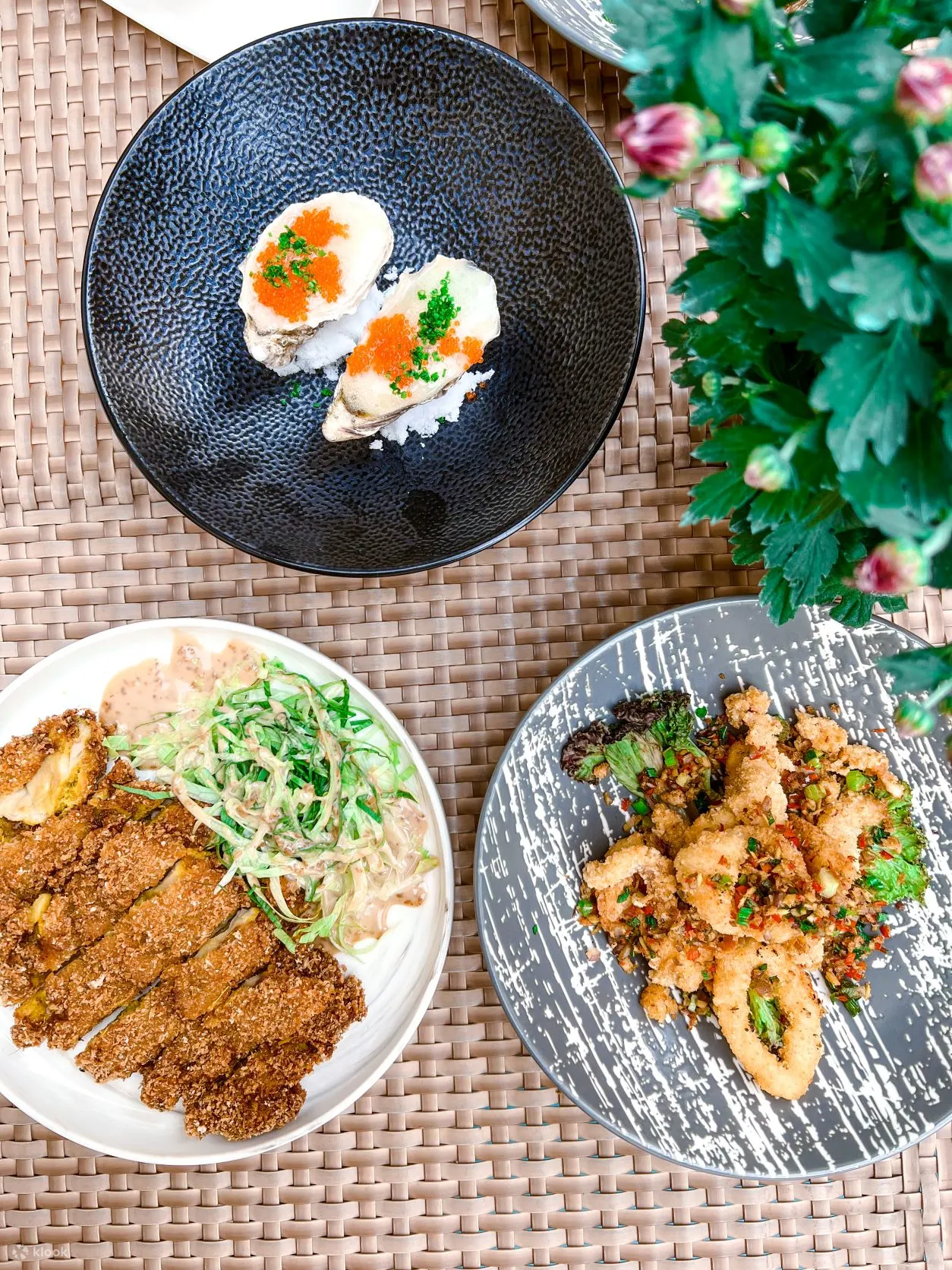 允许携带宠物的 Alfresco Hotel Indigo Garden 提供 Aperol Spritz