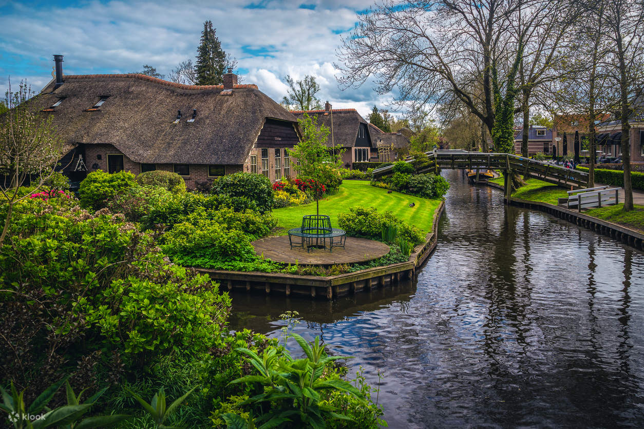 Uncover the Magic of Giethoorn Scenic Day Trip from Amsterdam