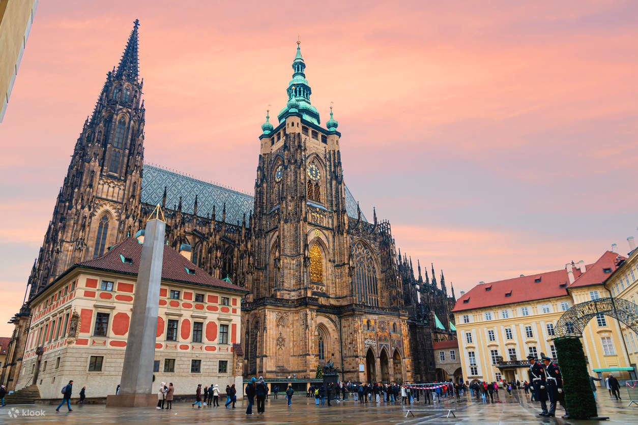 Khám phá vẻ đẹp lộng lẫy và quyến rũ của Khu Lâu Đài Prague - Klook Việt Nam