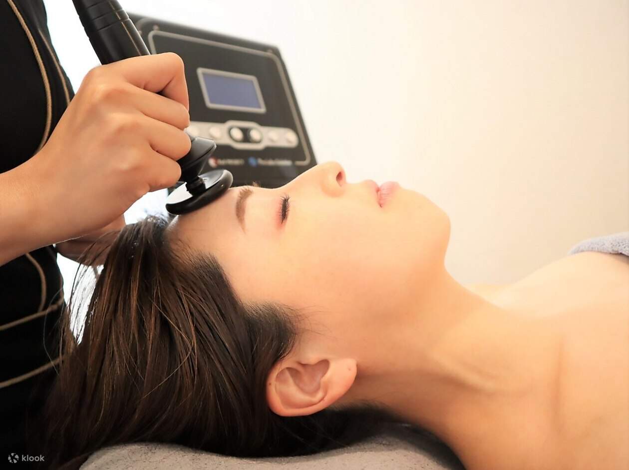 Presentamos un instrumento popular en Japón, país líder en belleza. Consigue firmeza y elevación facial mediante cuatro métodos tecnológicos.