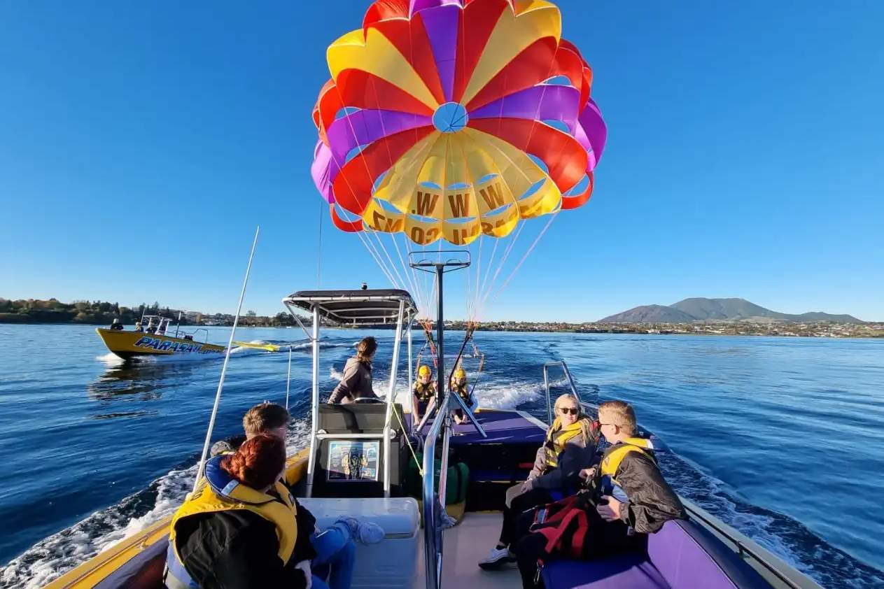 Experiencia de Parasailing en Taupo