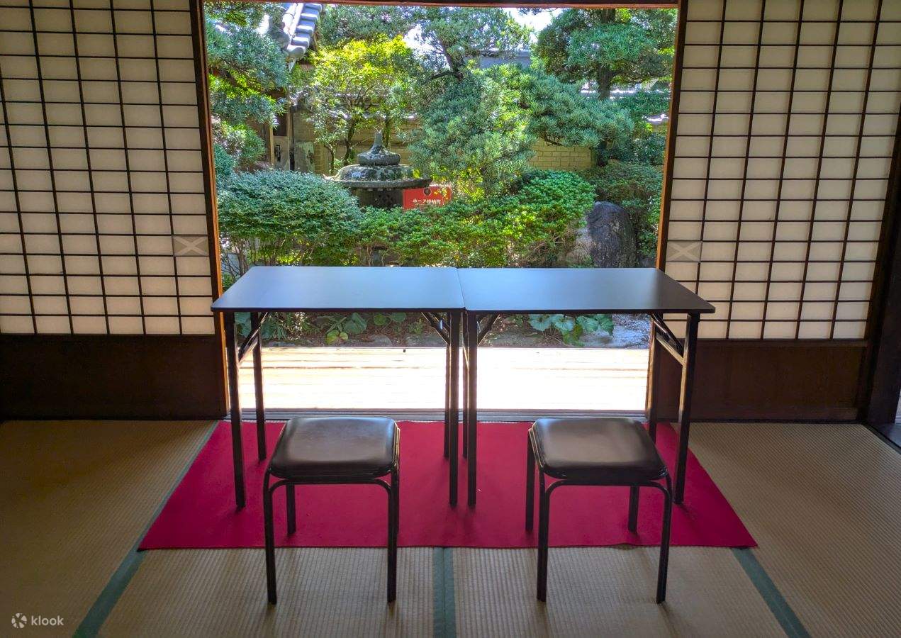 Fukuoka: Experiencia de Kumiko Woodcraft y Matcha en una Mansión Histórica