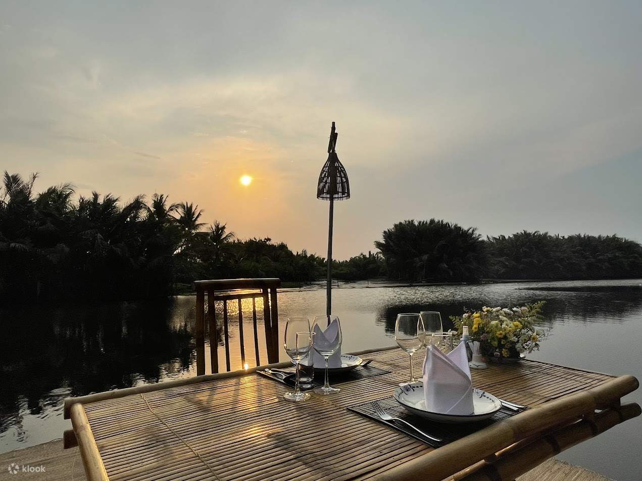 Dîner en radeau de bambou avec coucher de soleil et expérience de bateau panier à Hội An
