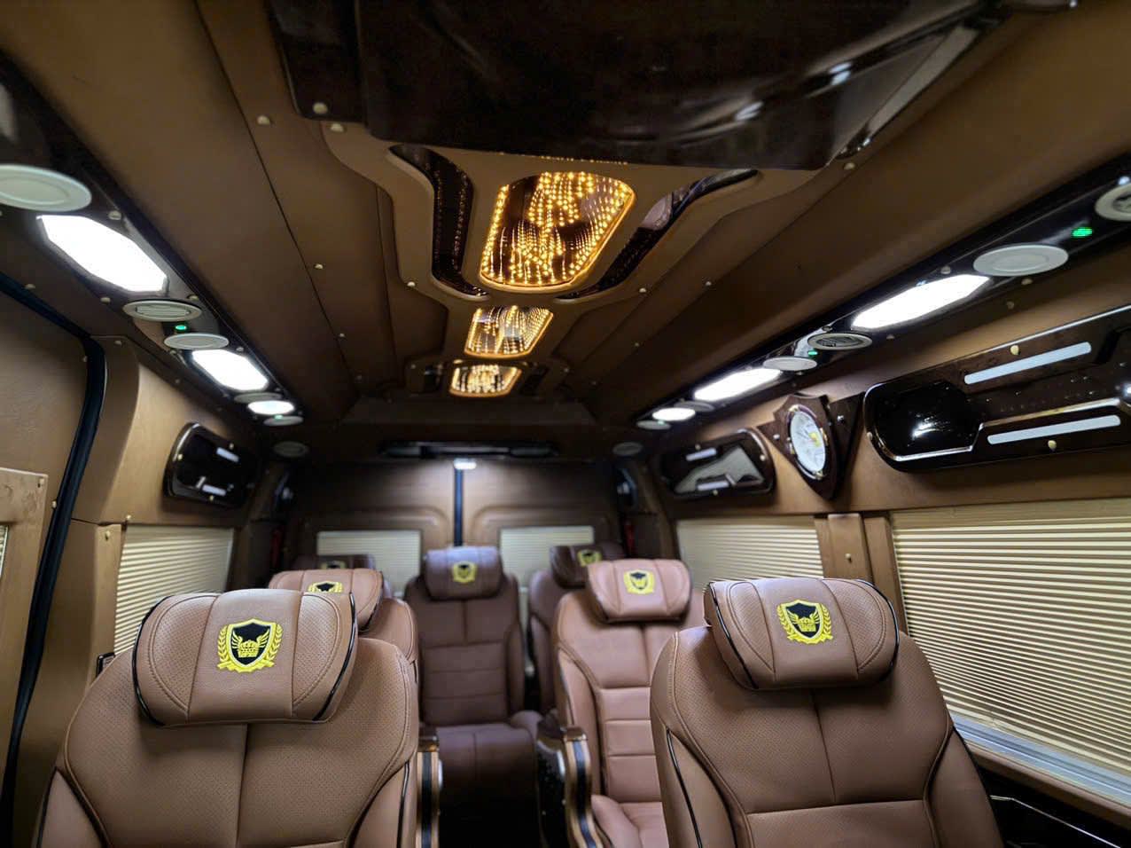 Xe Limousine Minivan