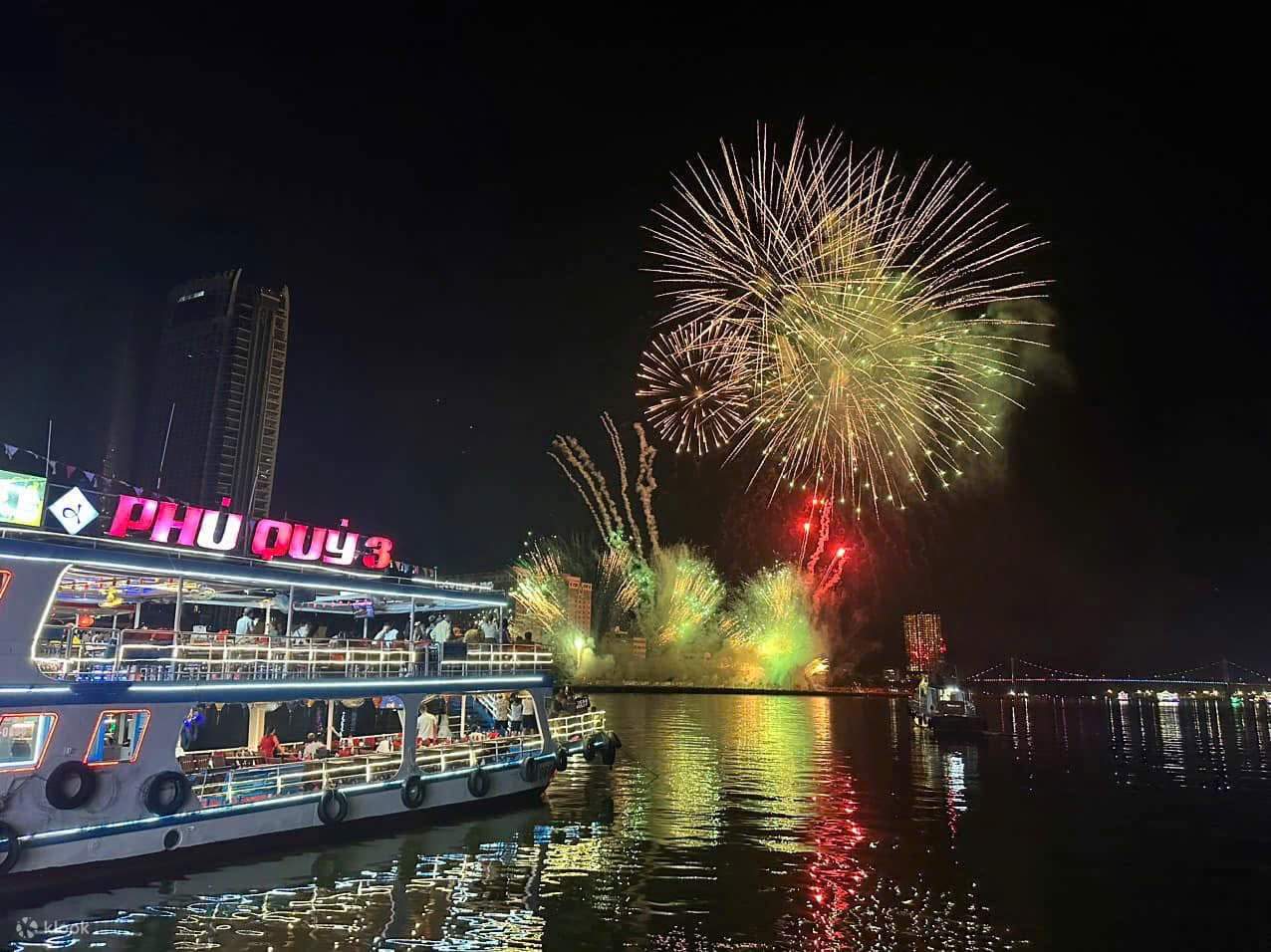 Menikmati Sungai Han di malam hari dengan Phu Quy Cruise di Da Nang