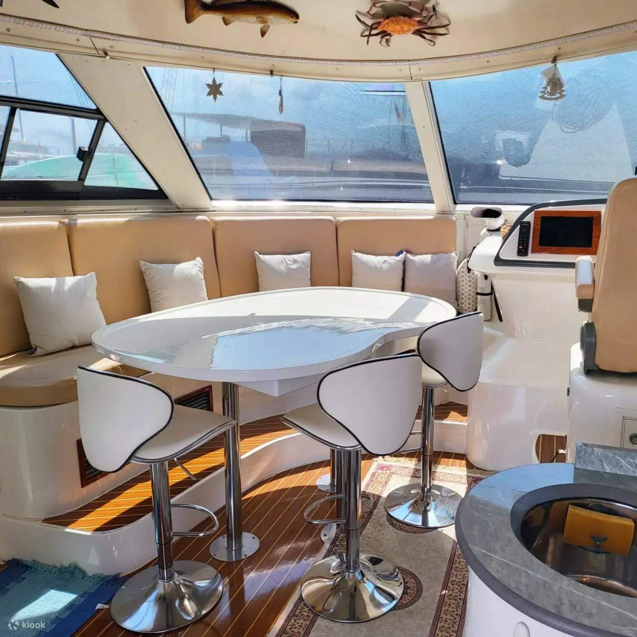 前往拉撒路岛的游艇租赁