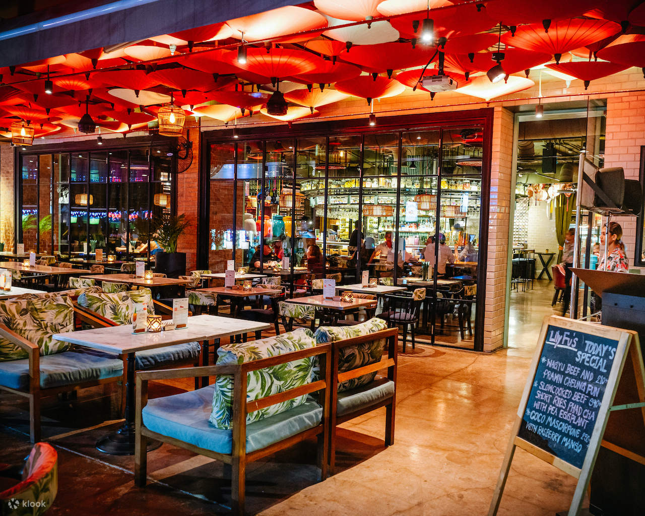 Lily Fu's Asian Bistro tại Mercure Bangkok Sukhumvit 11