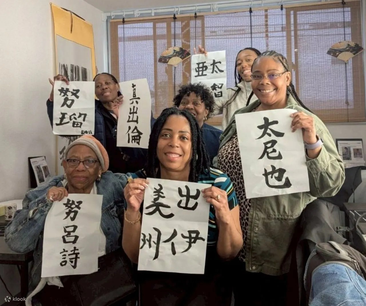 浅草：在T恤上创作日本书法