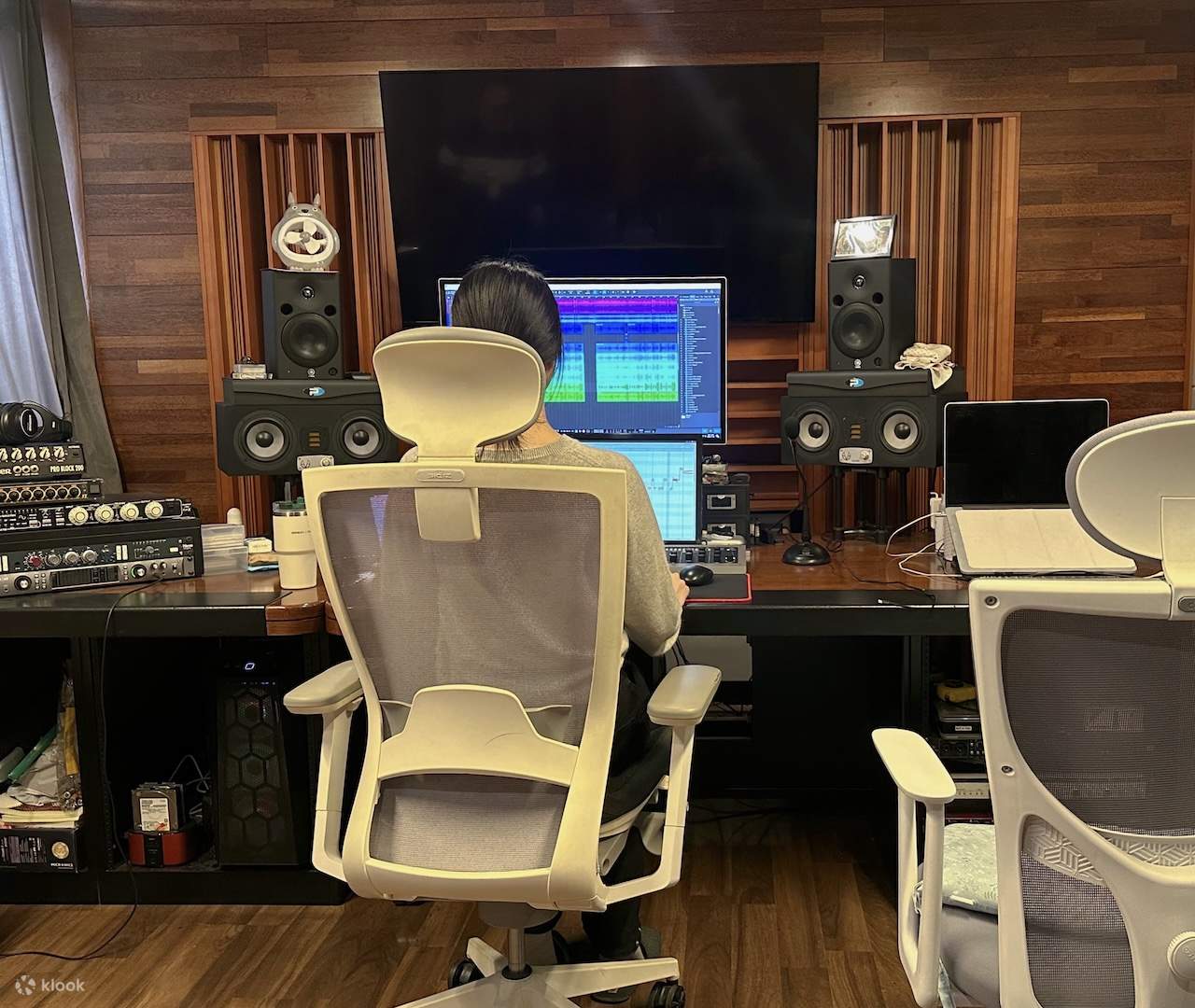 Faites-vous diriger par un ancien chanteur de K-pop !