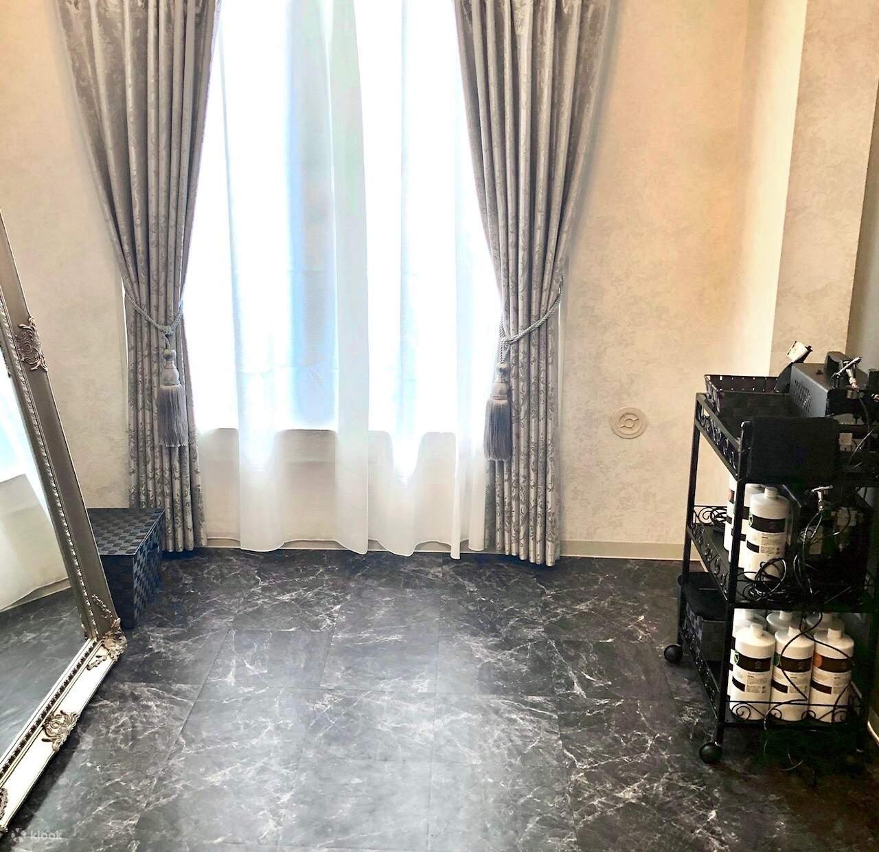 Salon kecantikan dengan pengalaman profesional sepuluh tahun, teknik dan layanan yang terpercaya.