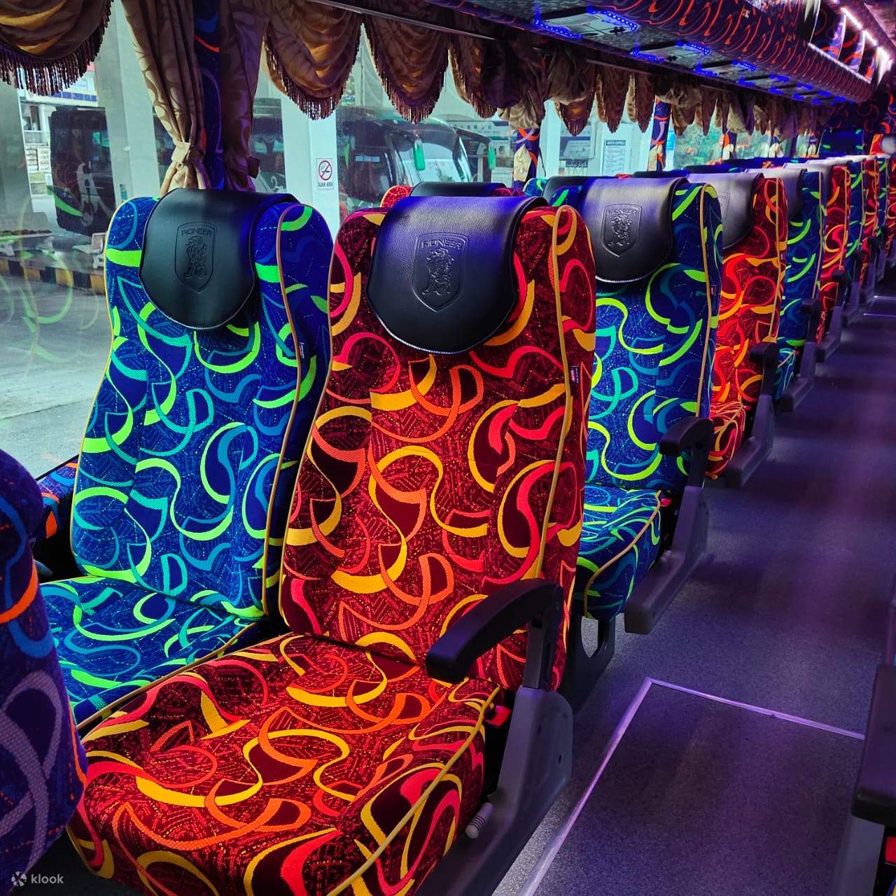 unititi express bus interior
