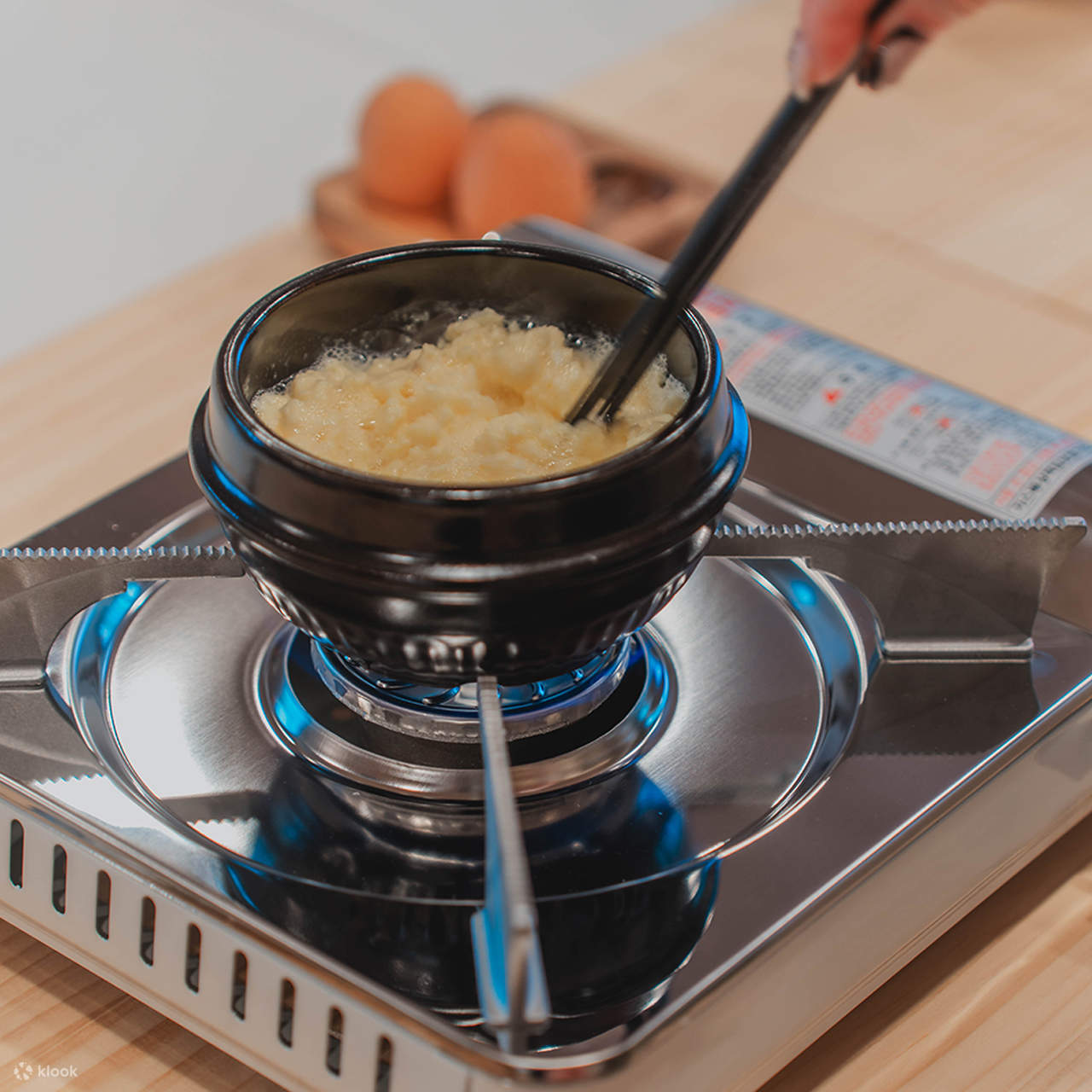 Make Gyeran-jjim(steamed eggs) in Korean traditional pot