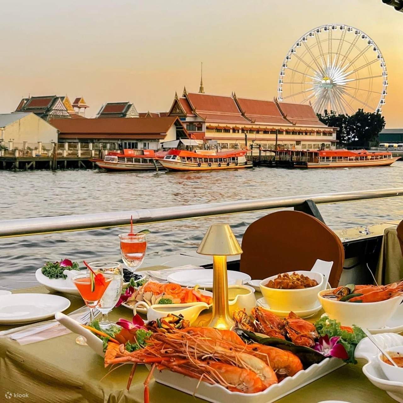 meja makan di chao phraya