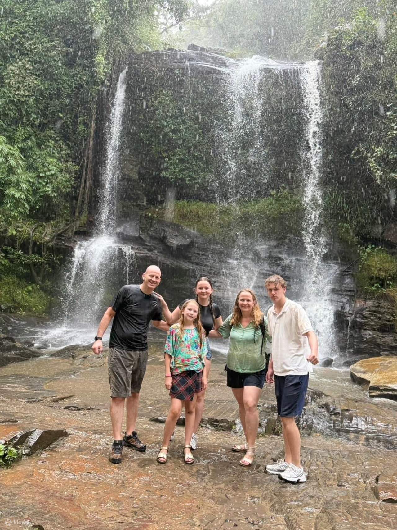 清迈：参观克伦村、瀑布和漂流（含午餐）