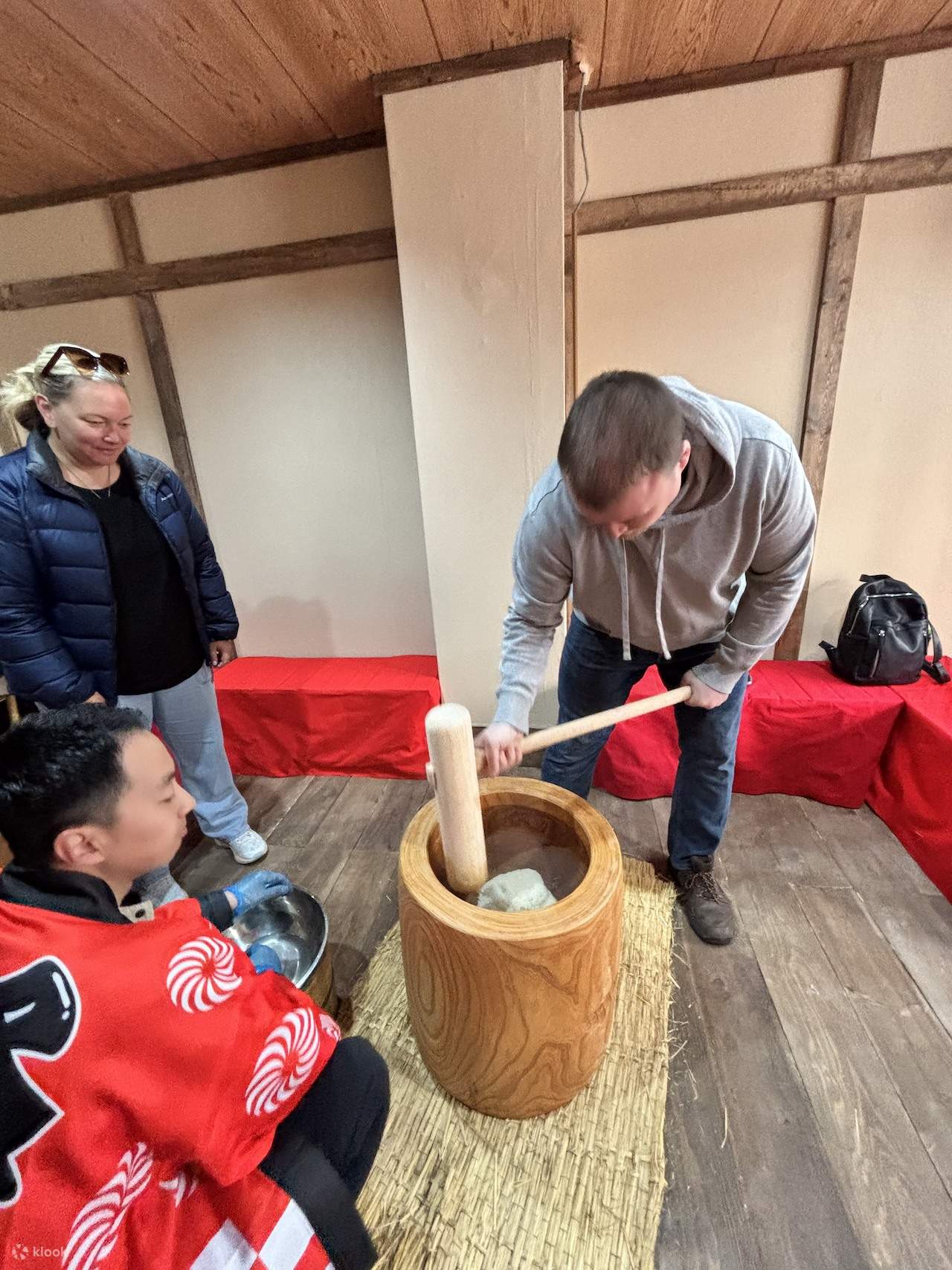 Pengalaman Menumbuk Mochi Tradisional dengan Sesi Uji Rasa