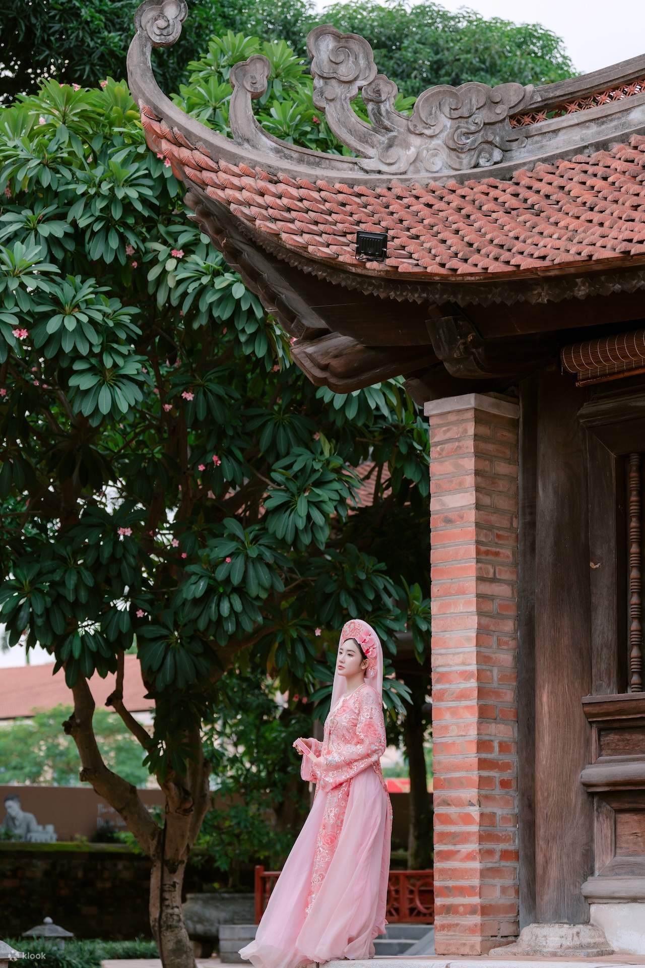 บริการเช่าชุดอ๋าวหญ่ายและถ่ายภาพมืออาชีพในย่านเมืองเก่าฮานอย 