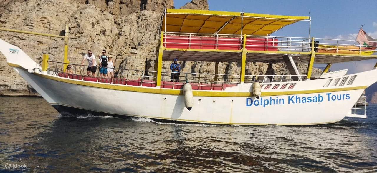 Pelayaran dhow sehari penuh