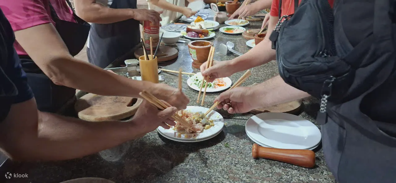 茶贵蔬菜村烹饪课及市场游览