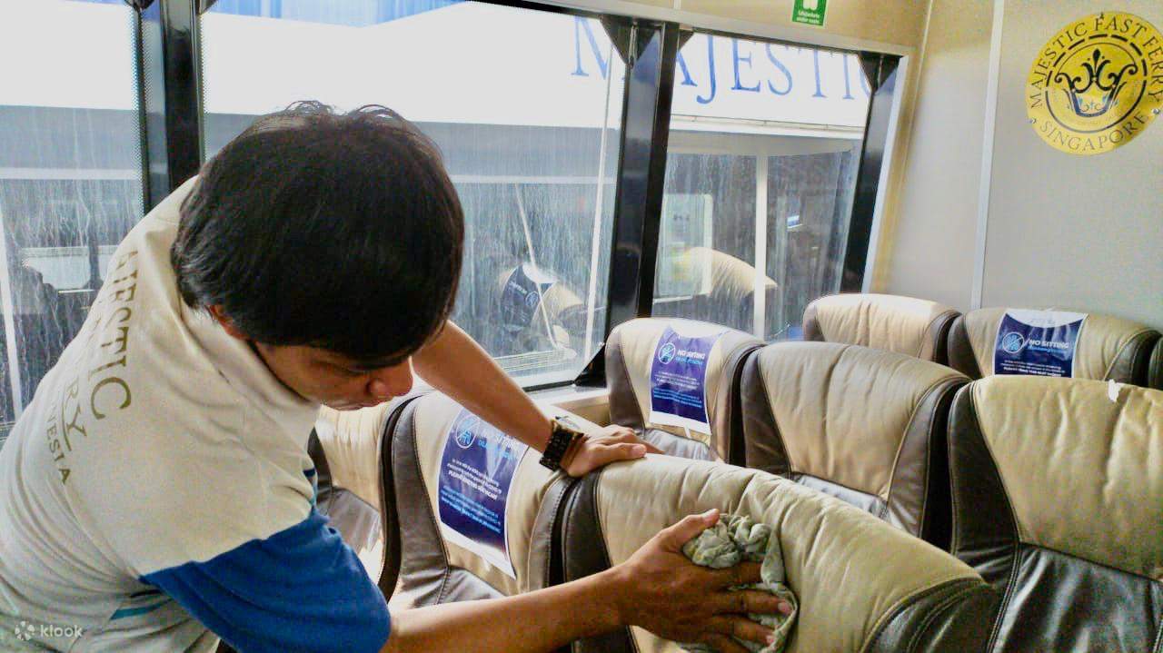 搭乘已採取預防措施的乾淨安全渡輪