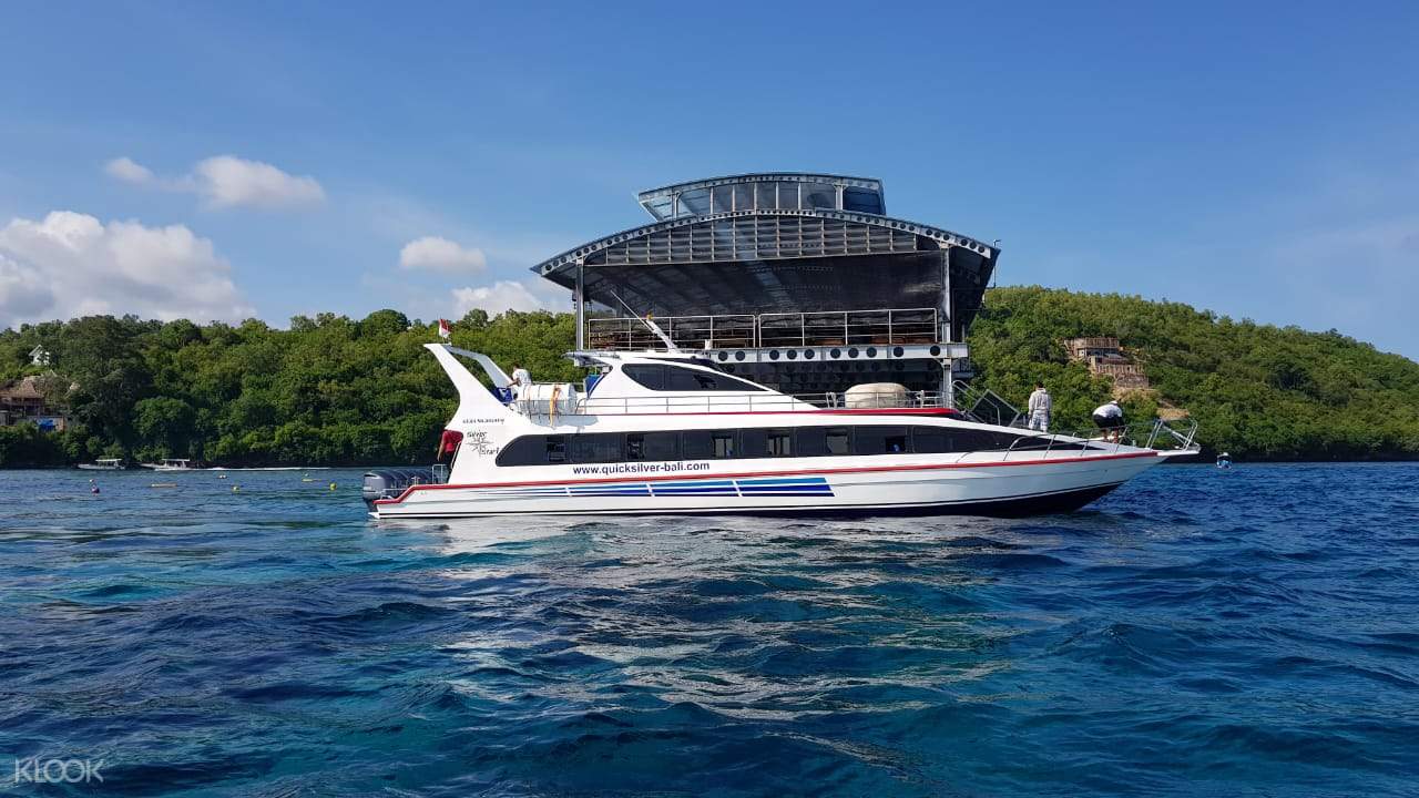 Tiket Kapal Mewah antara Bali dan Nusa Penida di Indonesia