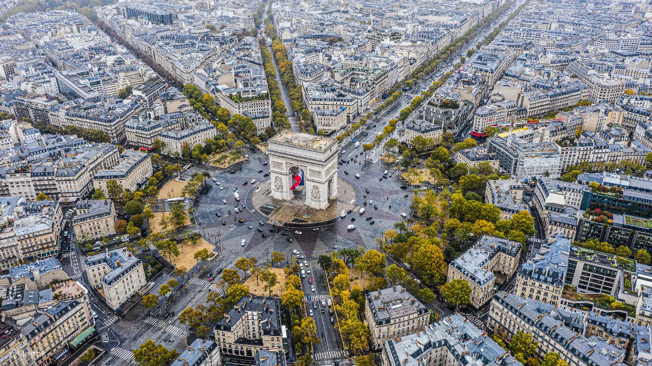 Uncover Paris’s historic and cultural layers from a central point