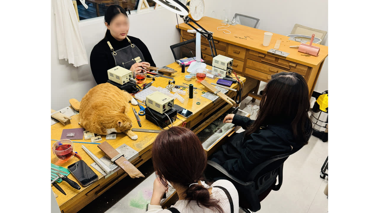 Crea il tuo anello e ciondolo in argento – Corso di un giorno a Seoul