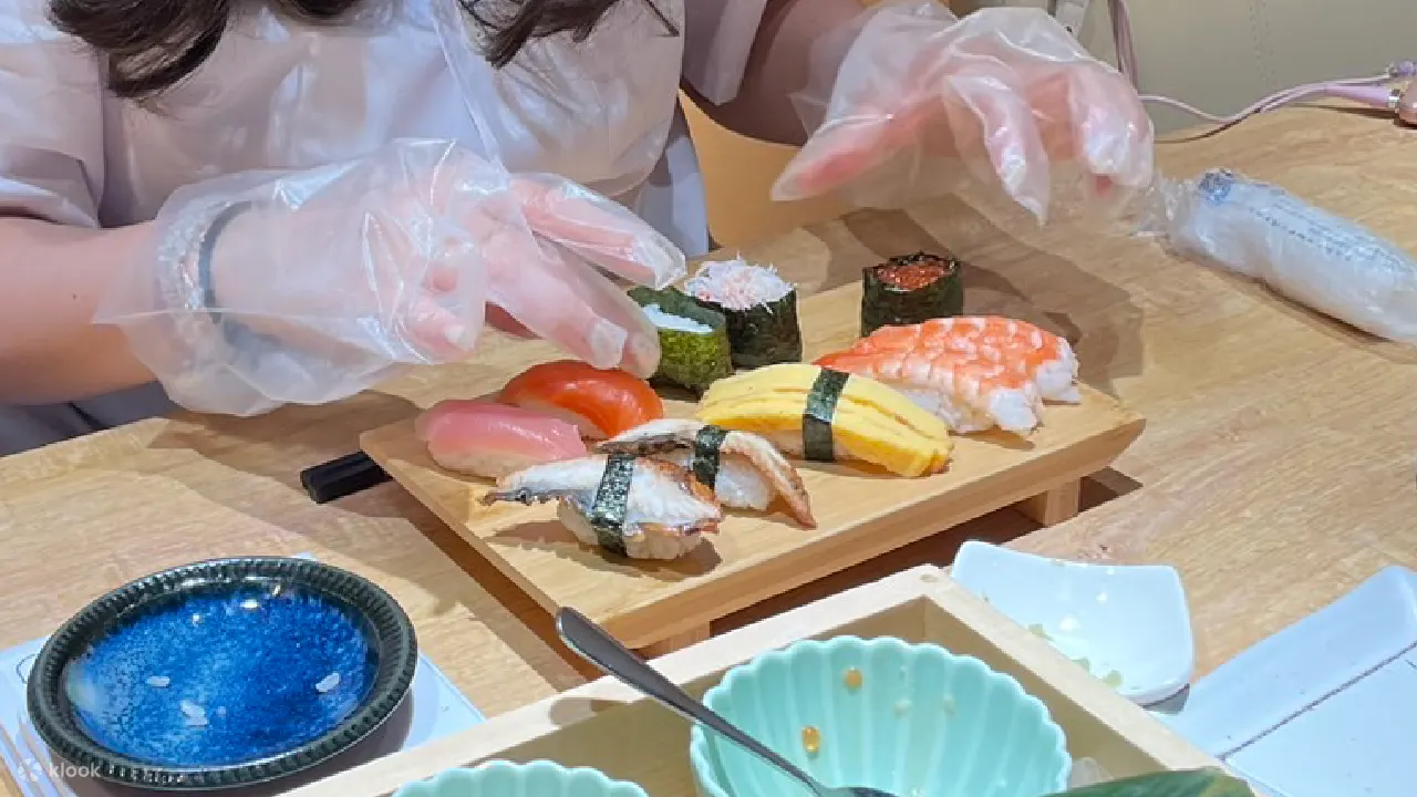 大阪：难波的握寿司和军舰卷寿司制作课程