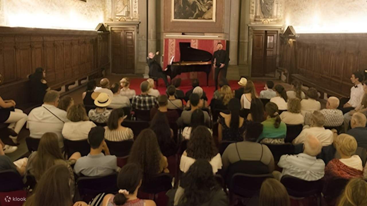 Full House tận hưởng một buổi biểu diễn quyến rũ, đắm chìm trong vẻ đẹp của âm nhạc opera