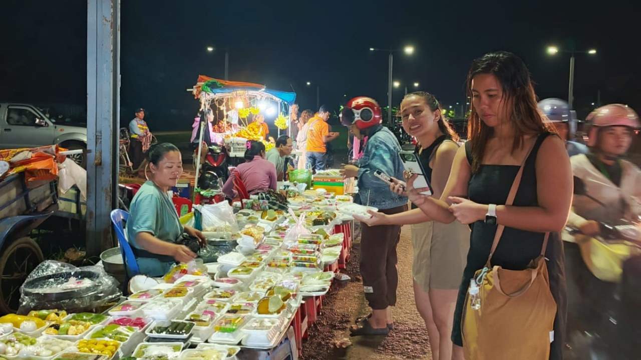 Goûtez à des entrées khmères uniques comme le Mikola et le Banh Hoy.