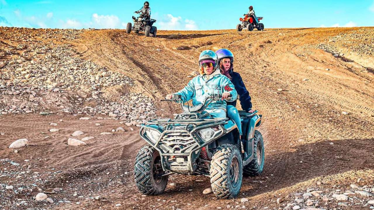 Marrakech: Paseo en camello y quad por el desierto de Agafay con espectáculo y cena