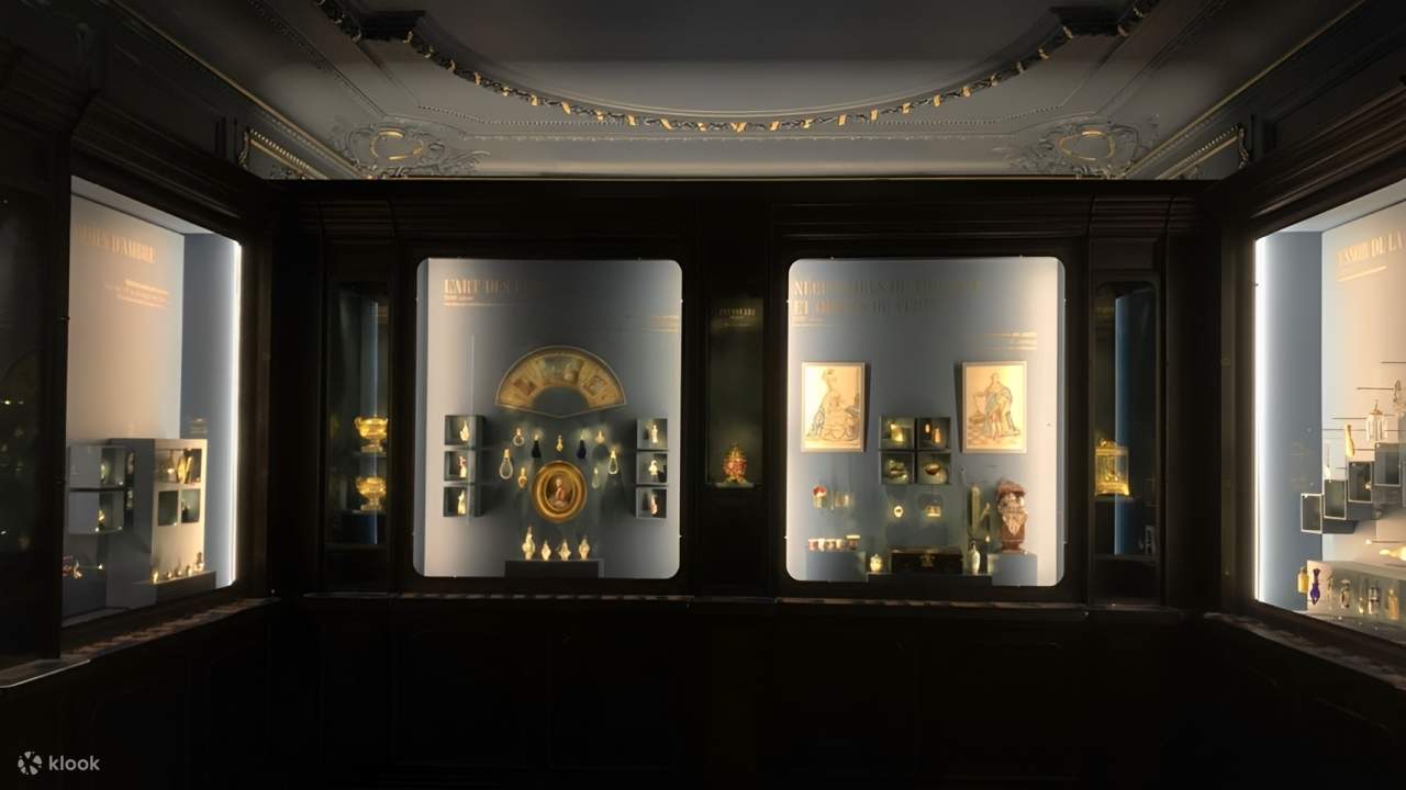 Temukan rahasia komposisi wewangian dan rancang aroma milik Anda sendiri