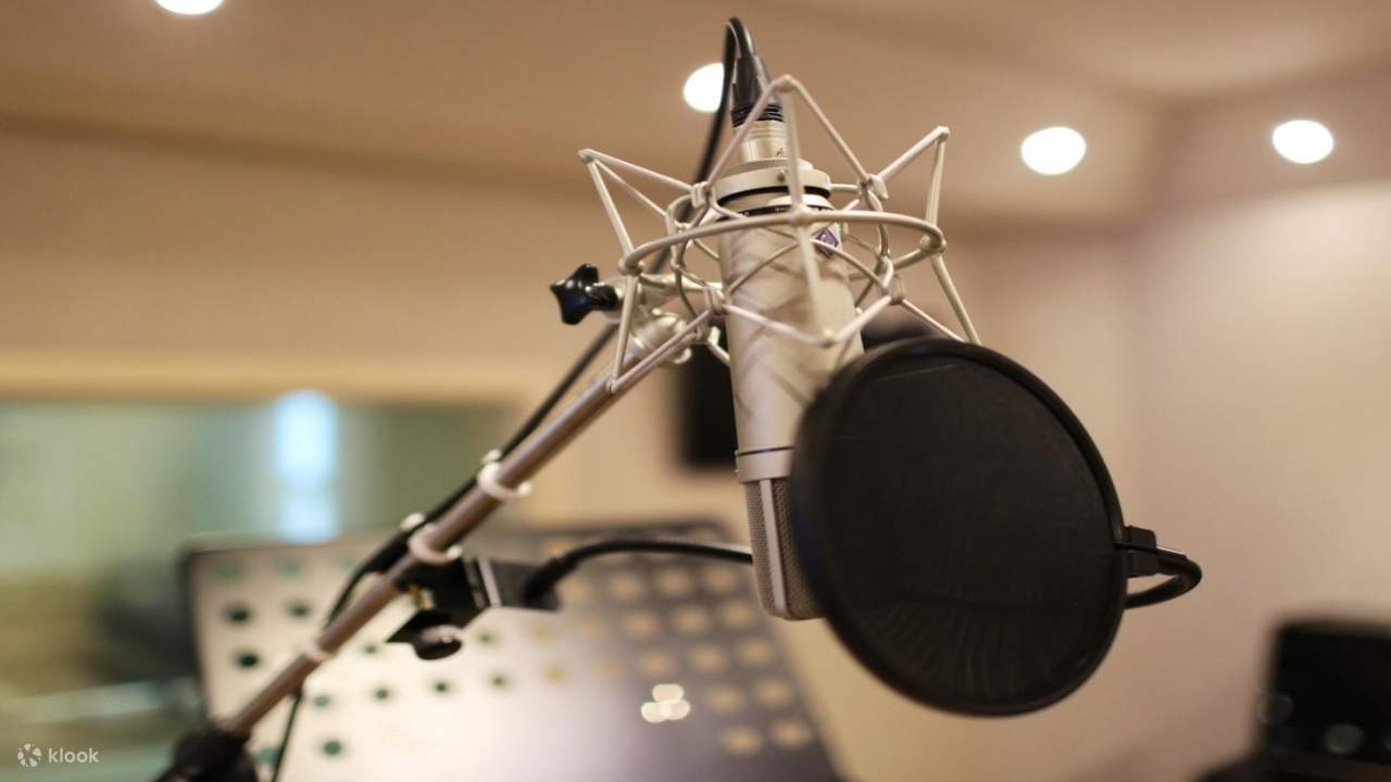 Trải nghiệm thu âm K-POP: Lớp học một ngày tại LOVE ISLAND RECORDS