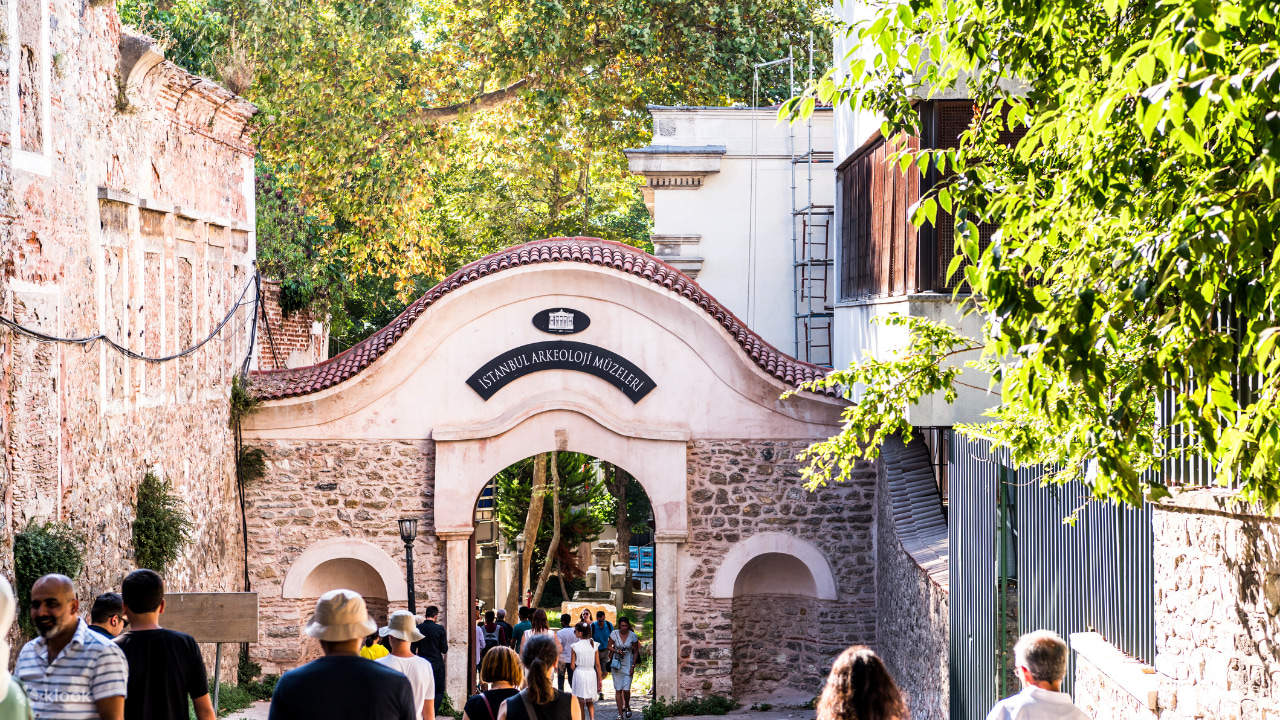 Istanbul Archaeological Museums Lewati Antrean Tiket Masuk dengan Audio Guide
