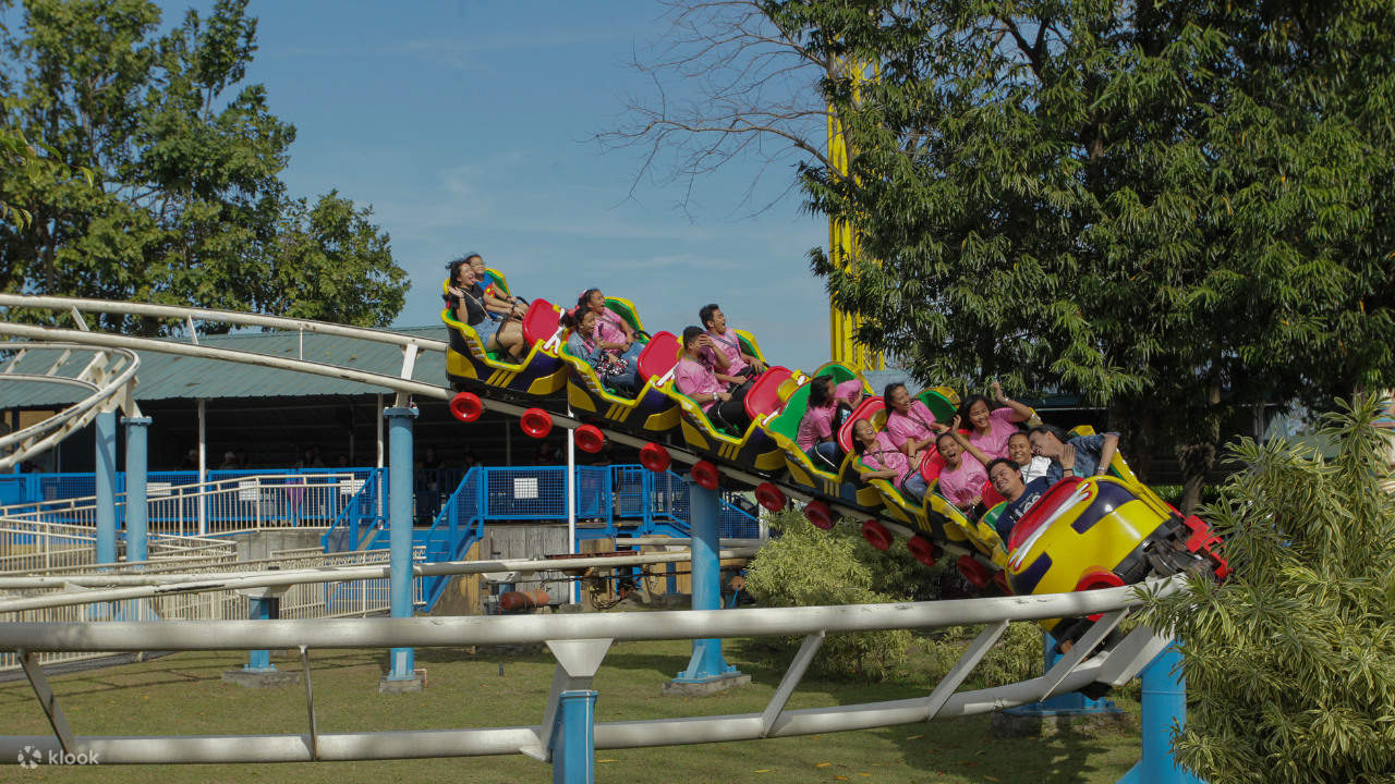 Patinador sobre ruedas en Enchanted Kingdom