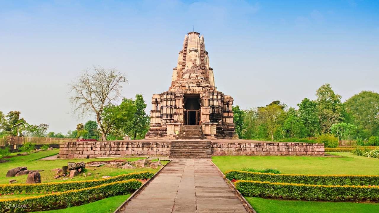 Khajuraho To Delhi Train | 22469 Vande Bharat Exp Train Route, Schedule ...