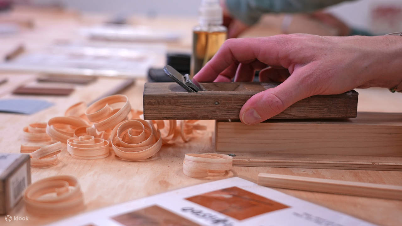 전통적인 도구 + 현대적인 친구들 = 놀랍도록 괜찮은 젓가락.