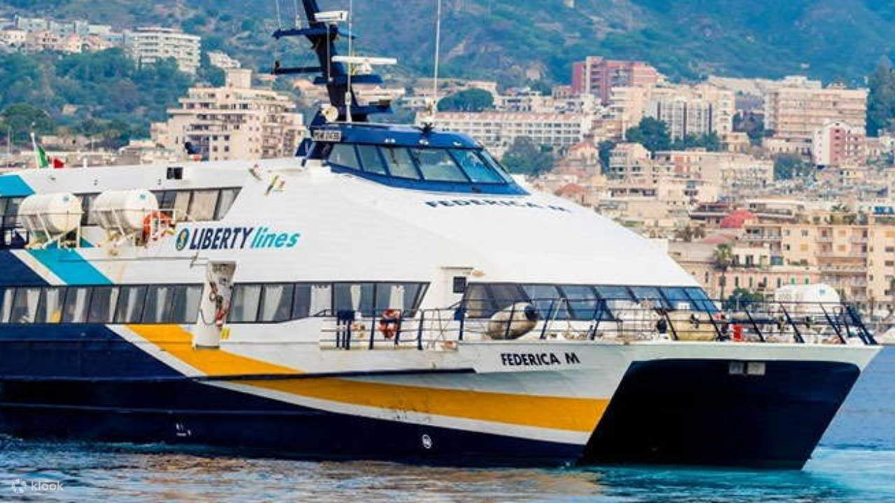 Voyagez facilement vers un paradis de plongée en apnée à bord du ferry rapide Liberty Lines