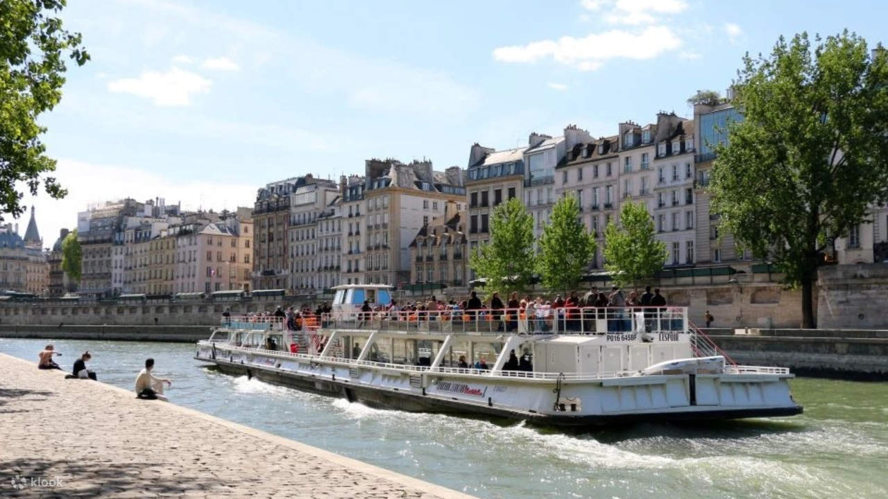 The vineyard of Montmartre offers a rare green patch in Paris