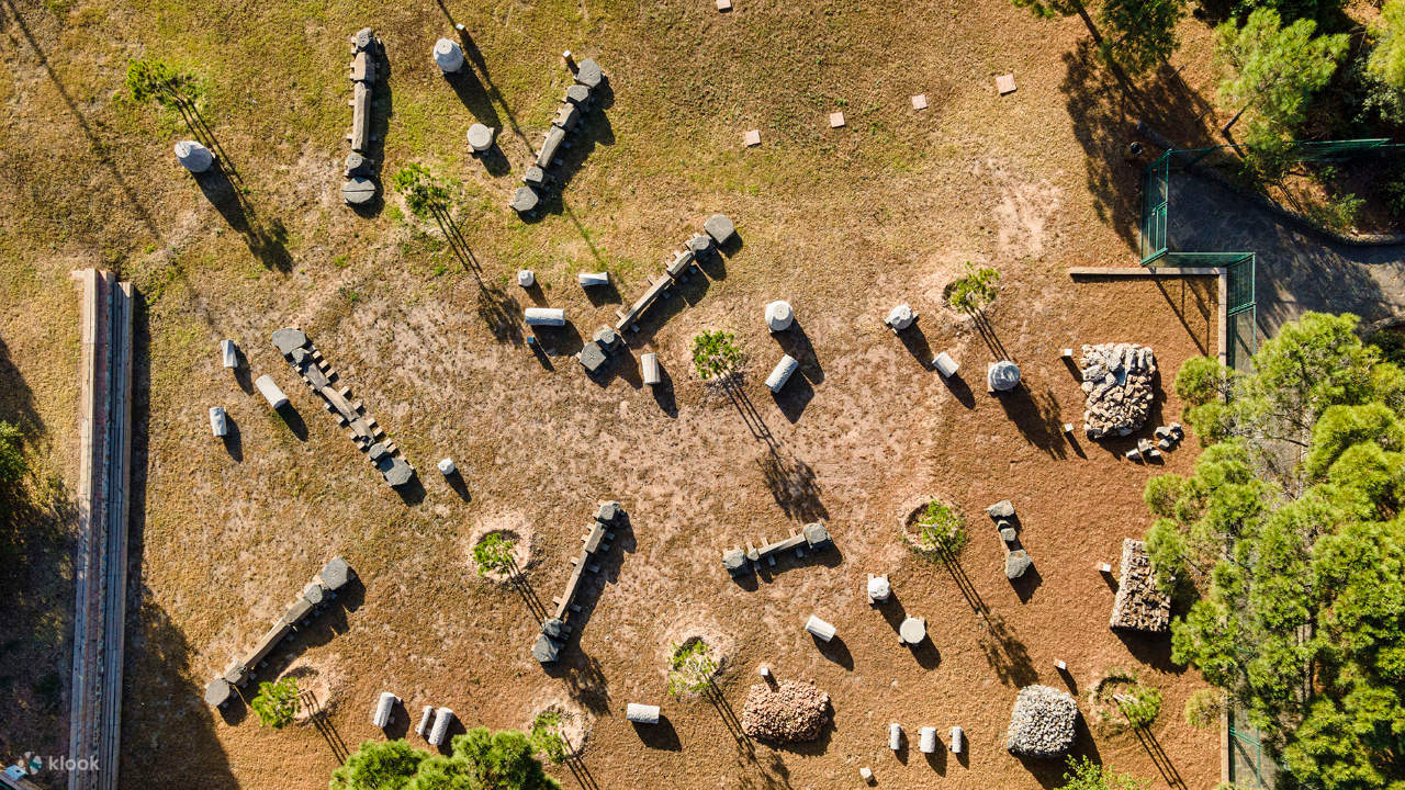 Посетите крипту Гауди, внесенную в список всемирного наследия ЮНЕСКО, – шедевр инноваций и дизайна.