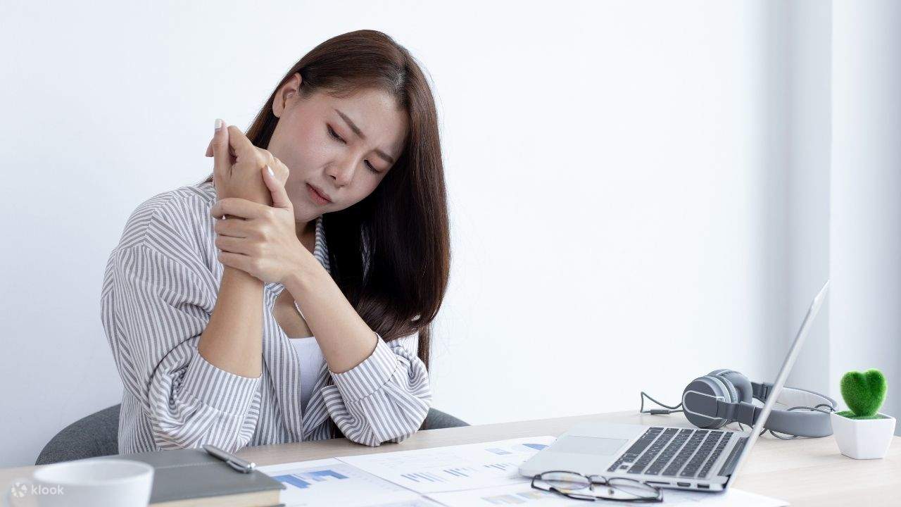 Auto-massage pour les membres supérieurs