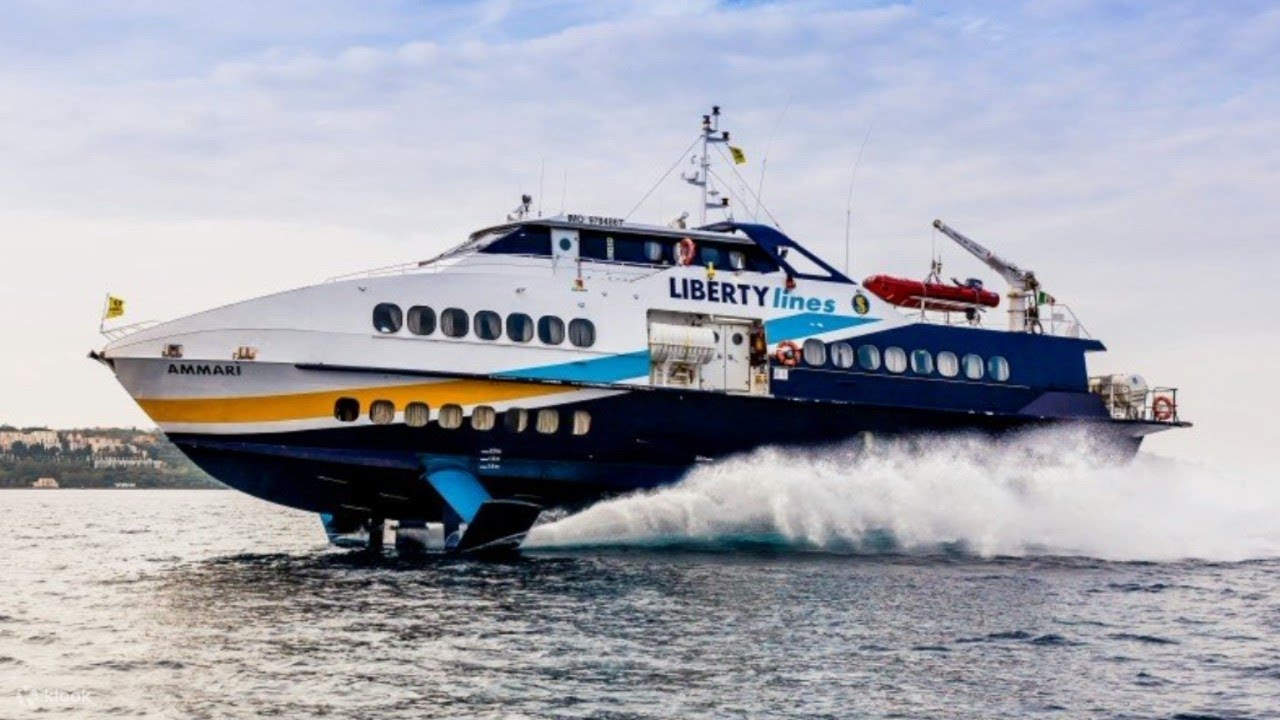 Entspannen Sie sich komfortabel während Ihrer Reise zwischen den atemberaubenden Äolischen Inseln