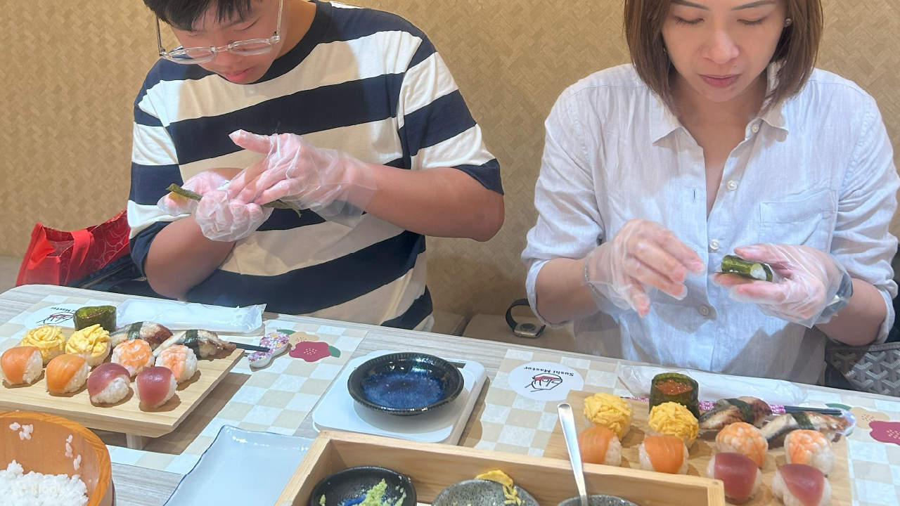 Diventiamo maestri di sushi a Namba! Prenotazioni per lo stesso giorno benvenute!