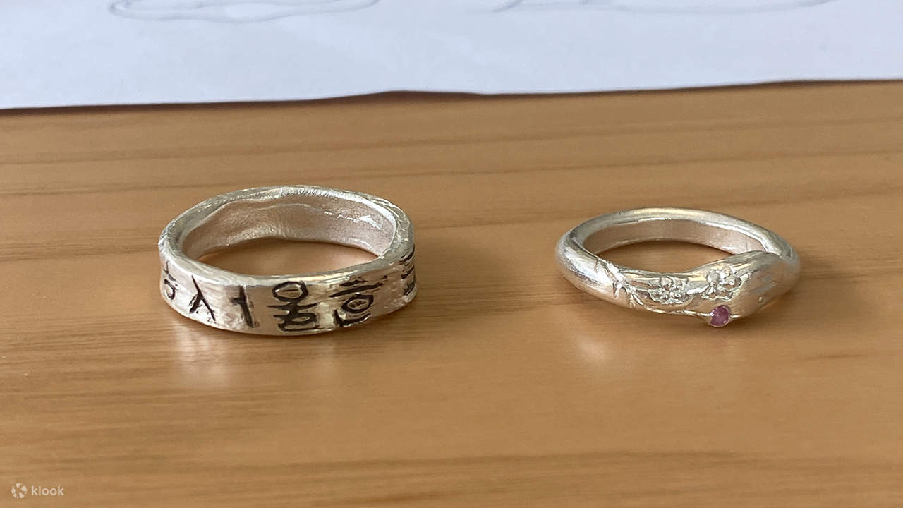 สร้างสรรค์เครื่องประดับเงินชิ้นเดียวในโลกของคุณในย่านจงโนอันเก่าแก่ กรุงโซล