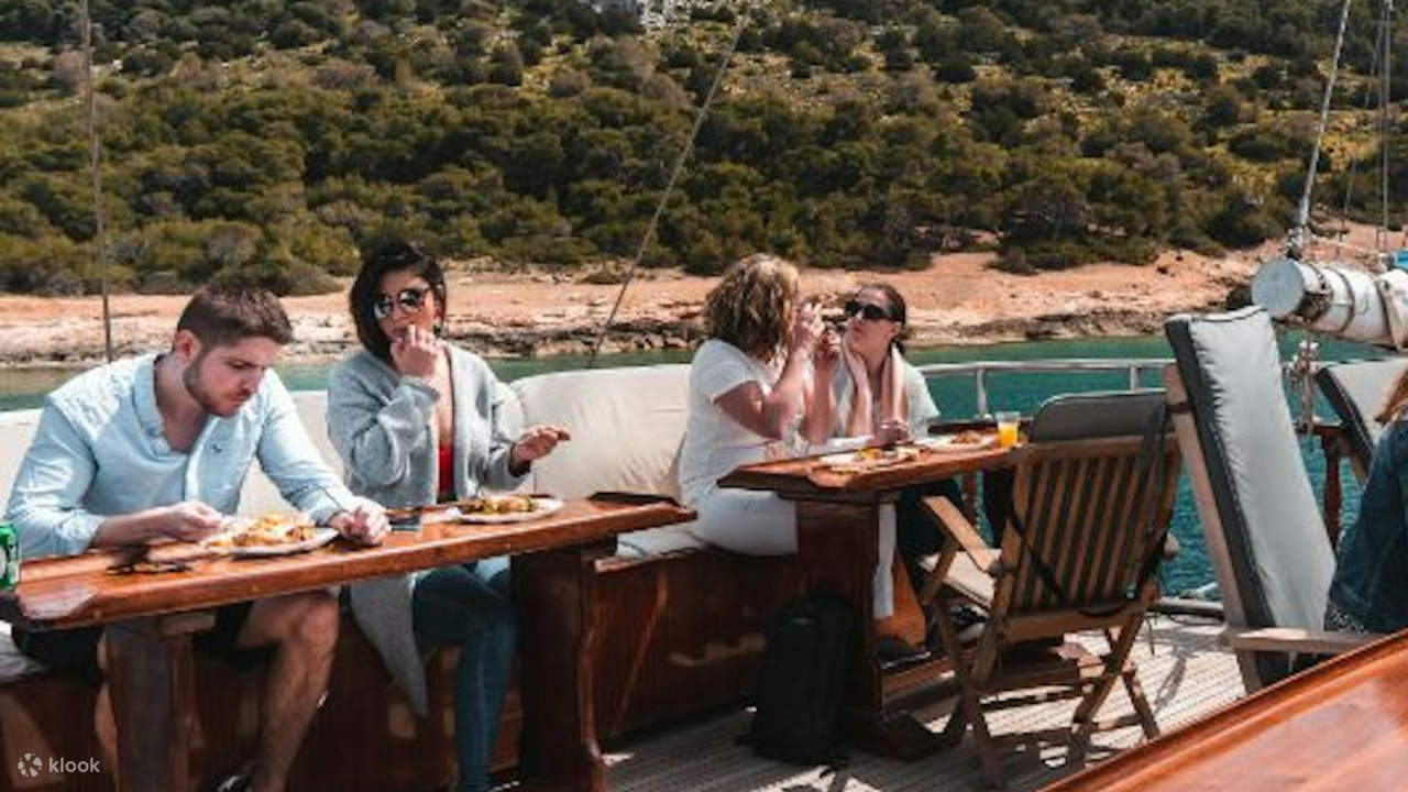 Откройте для себя безмятежную красоту острова Агистри, идеально подходящего для плавания или принятия солнечных ванн