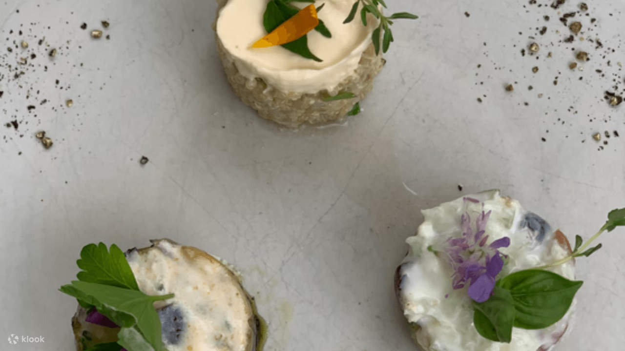 在休闲的环境中品尝正宗的瑞士风味和国际美食