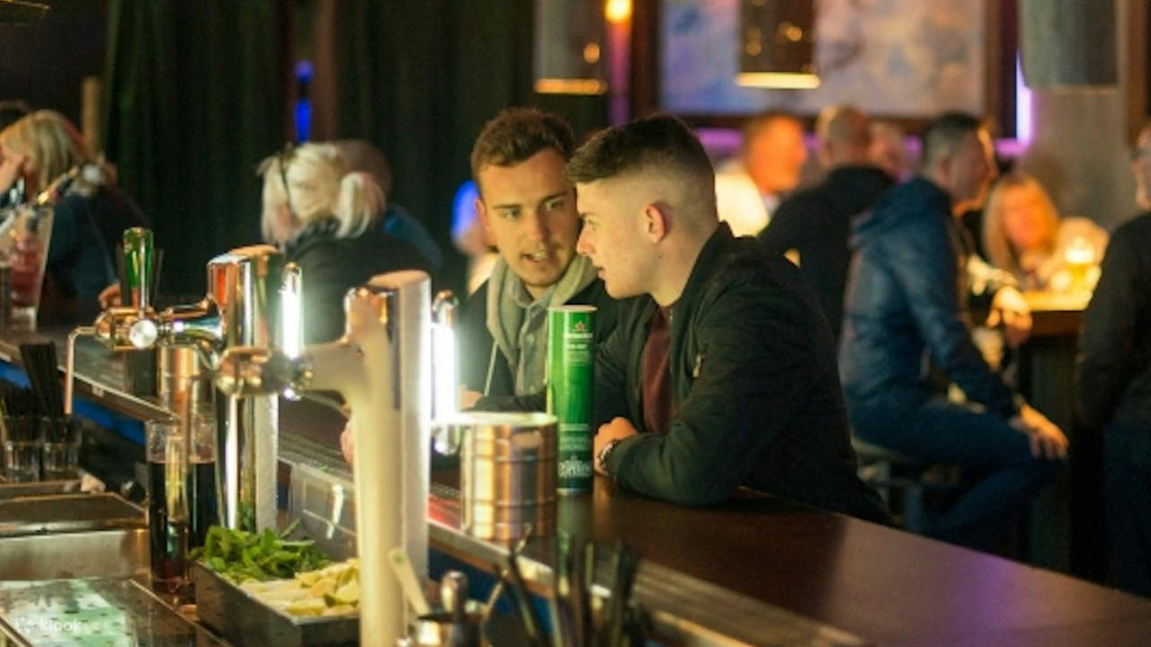 เป็นวิธีที่สมบูรณ์แบบในการเริ่มต้นหรือปิดท้ายค่ำคืนของคุณใกล้กับ Rembrandt Square!