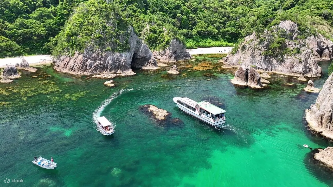 浦富海岸岛屿观光游船