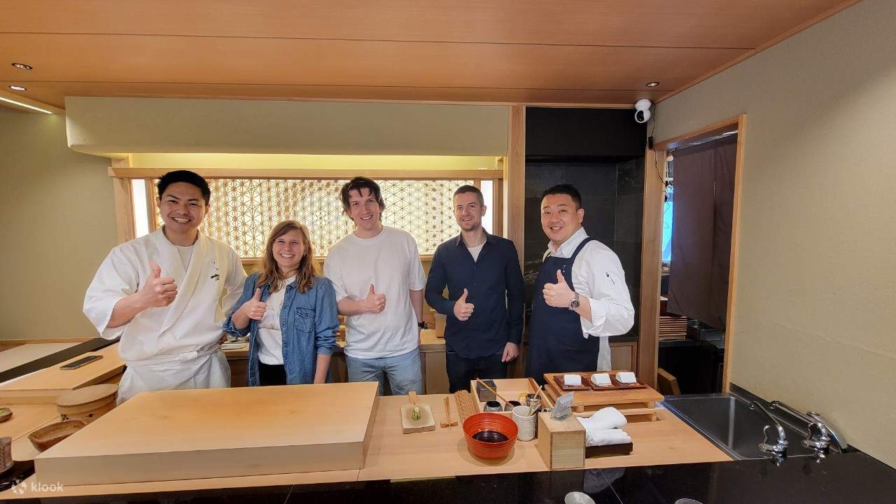 Ẩm thực truyền thống Nhật Bản ở Shibuya: Làm sushi và soba