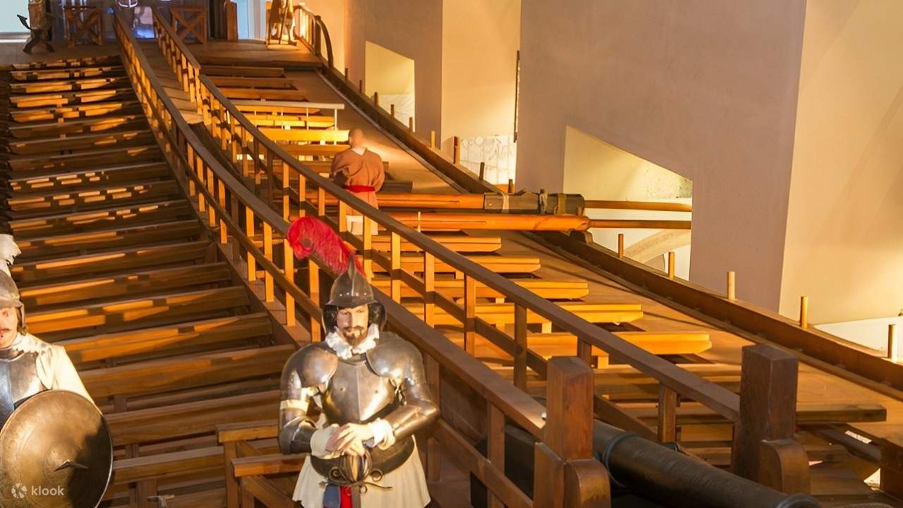 Wandeln Sie durch die Geschichte mit lebensechten Schiffsmodellen und Erzählungen von mutigen Entdeckern!