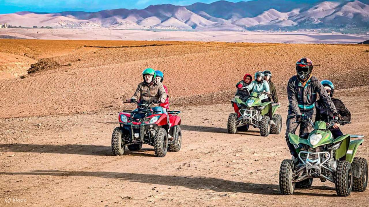 Marrakech: Paseo en camello y quad por el desierto de Agafay con espectáculo de cena